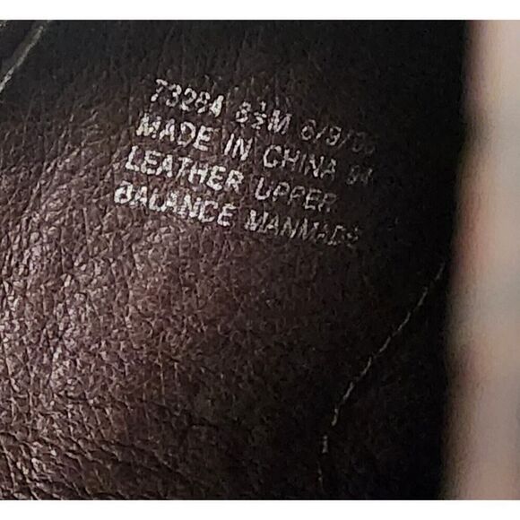 Clark's Artisan Slip-On Clogs Woven Leather Buckle Detail Burgundy 8.5M - Picture 10 of 12